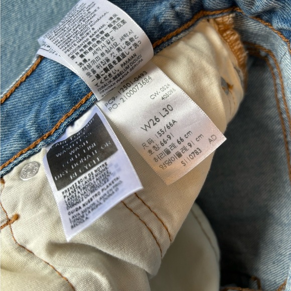 Barely worn levi’s jeans - Picture 5 of 9